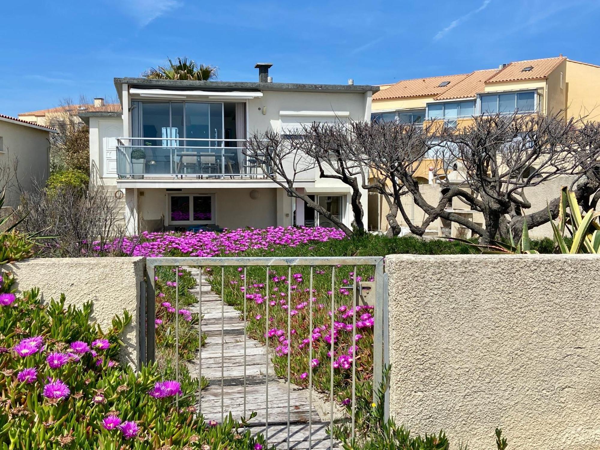 Residence La Voile Blanche 1 弗龙蒂尼昂 外观 照片
